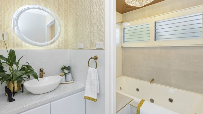 Bathroom bling: Luxury loo for a buyer who’s flush with cash