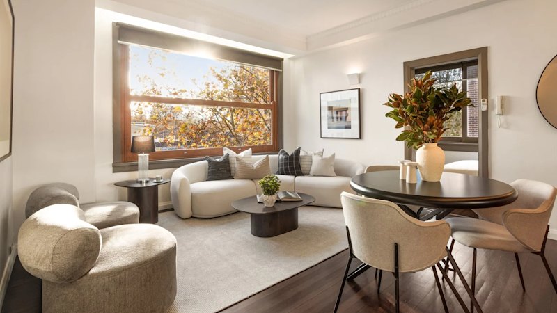 First-home buyer misses out on art deco apartment as market hedges bets