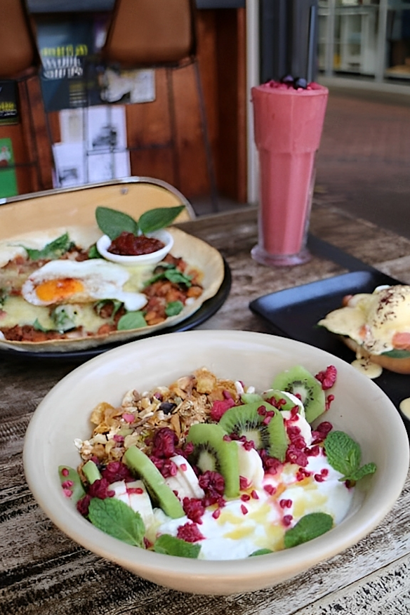 From live music to delicious food and cocktails, Epilogue Lounge and Rooftop Bar has it all.