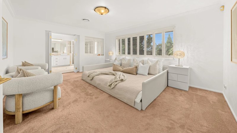 Months after Logan house set suburb record, it smashes past at auction