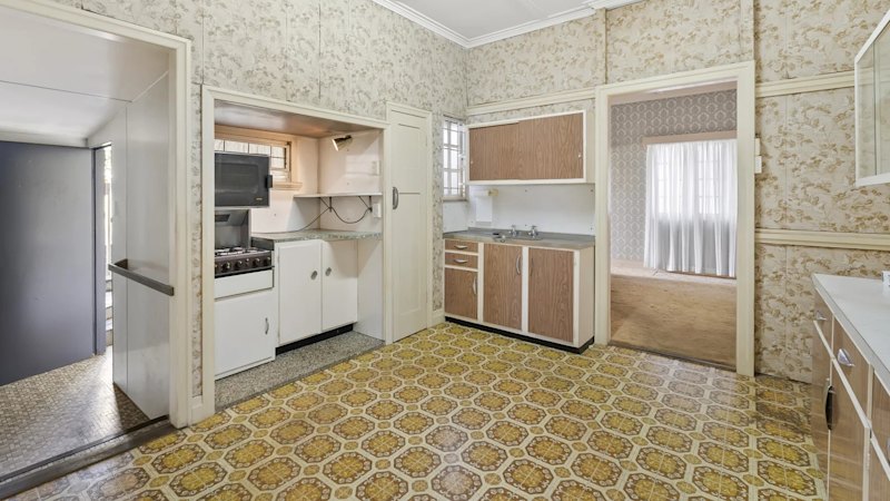 Century-old Auchenflower house sells for millions after auction reserve is beaten