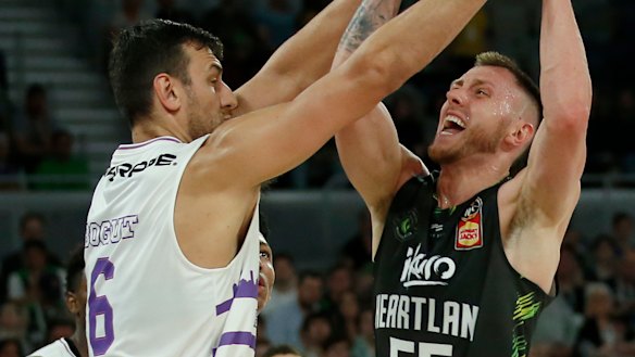 Mitch Creek of the Phoenix is guarded by the Kings' big man Andrew Bogut.