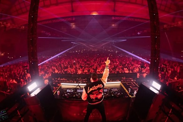 Un hombre murió y seis personas fueron hospitalizadas tras sufrir episodios médicos en el festival de música Dreamstate el sábado 8 de febrero.