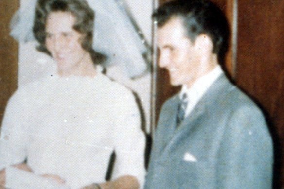  Lorraine and John Moss on their wedding day.
