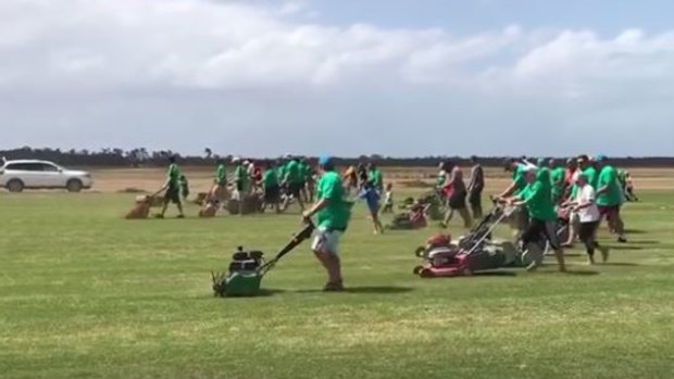 Lawn fanatics breaking the world record.