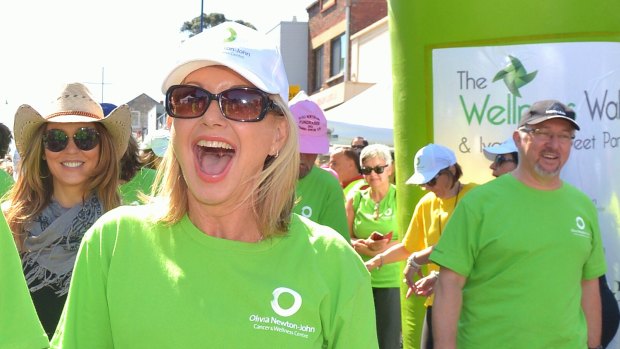 Olivia Newton-John with her husband John Easterling at the start of the Wellness walk in 2014.