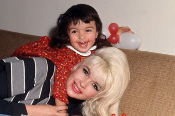 Hargitay Marisca with his mother, Jayne Mansfield, in my mum Jayne.