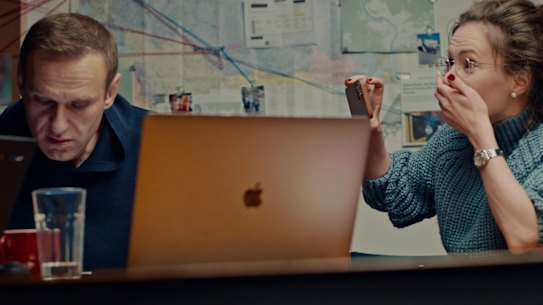 Alexei Navalny gets a Russian agent to reveal in a phone call details of the plot to poison him in the documentary.
