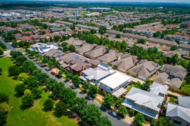 Long sighted investors sticking with property