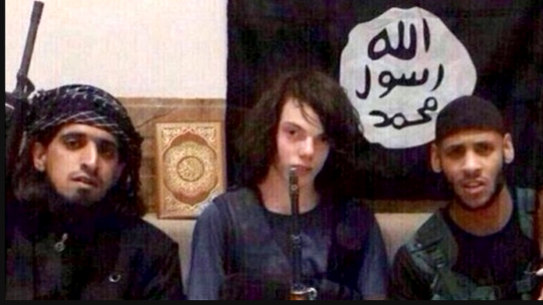 Australian Jake Bilardi (centre) alongside two Islamic State members.