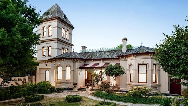 Melbourne school pays $7.1 million to buy house next door