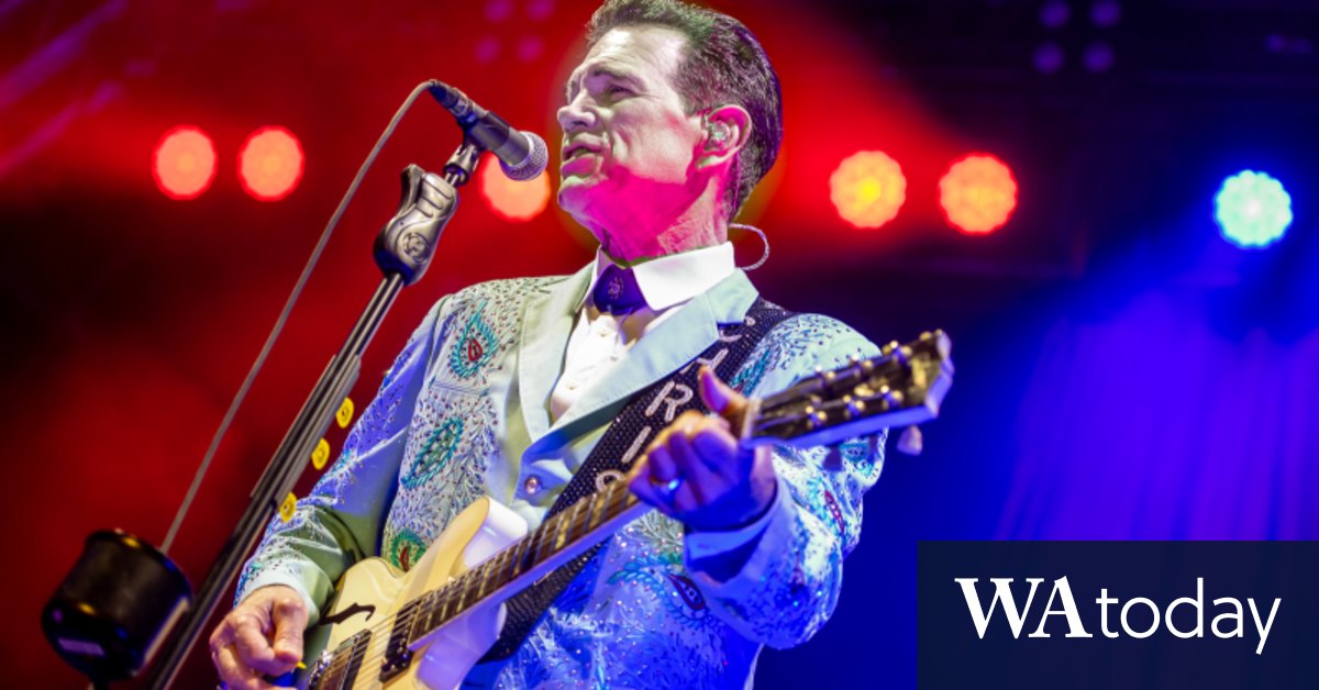 Charm offensive: Chris Isaak conquers an adoring Kings Park crowd