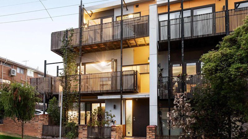 First home buyers bid up to $1.2m for Northcote townhouse at auction