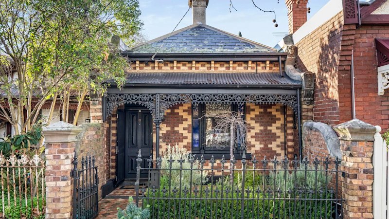 ‘Motivated to sell’: Inner-north terrace sells for $1,602,500 to lone bidder