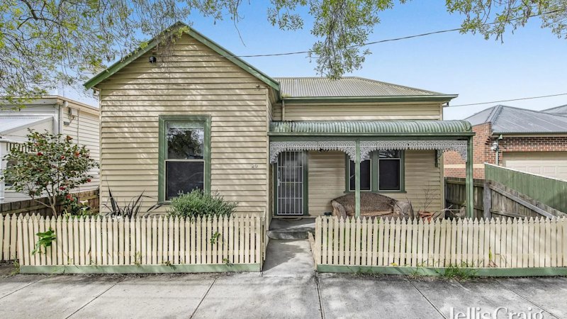 Melbourne Auctions: Young Couple Beats Six Others With Knockout $1m...