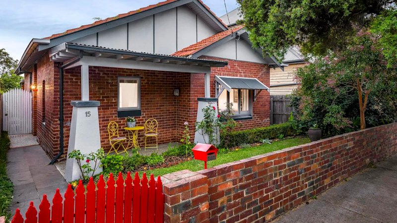 Colourful inner west California bungalow sells for $1,526,000 at auction