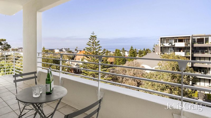 Young couple win keys to $937,000 apartment in bayside suburb