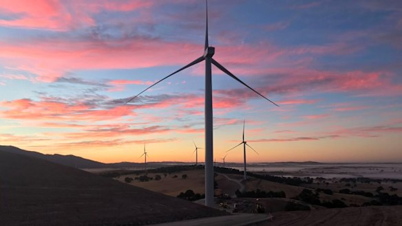The energy industry says a lack of stable government policy is forcing them to reconsider investments but major banks say money is pouring in globally into the Australian renewables space.