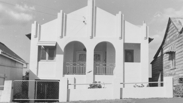 Unidentified white stucco house which curators hope Brisbanites will help them identify.