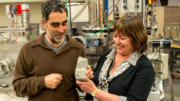 Professor Allen Nutman of the University of Wollongong and Professor Vickie Bennett of the Australian National University.