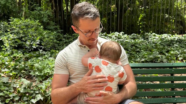 Jamie Roberts não tem certeza de quando poderá retornar à Austrália com sua filha.