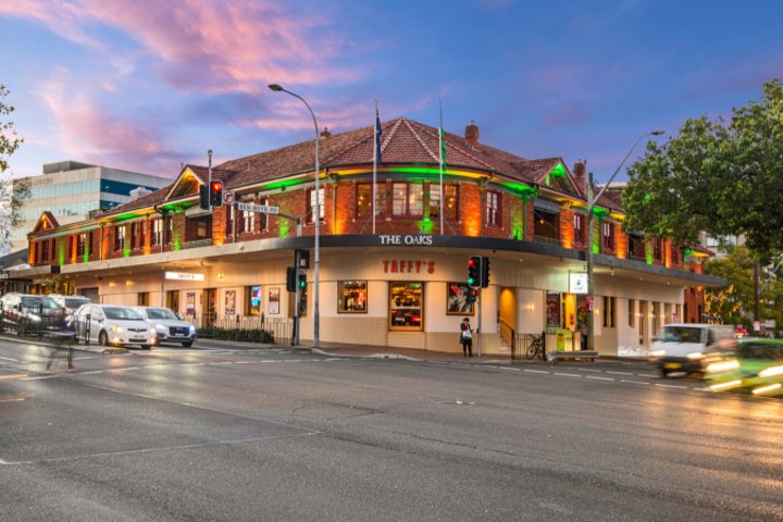 The Oaks is one of the best-known hotels in Sydney.
