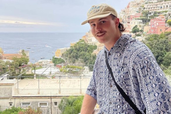 El jugador de la liga de rugby de Queensland, Liam Hampson, murió mientras estaba de vacaciones en Barcelona.