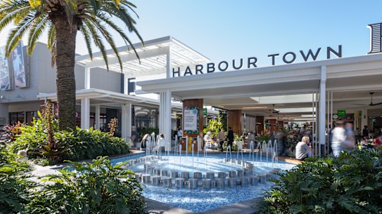 Harbour Town has 189 specialty tenants, with a focus on factory outlet stores. 