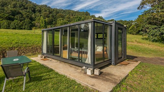 Guest accommodation offers an income to the owners of this Nimbin property.