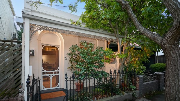 Investors beat first home buyers for $1.37m European-style South Melbourne terrace