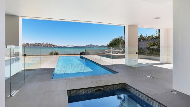 Shopping bag mogul secretly lists Rose Bay trophy home for $75m, buys something better