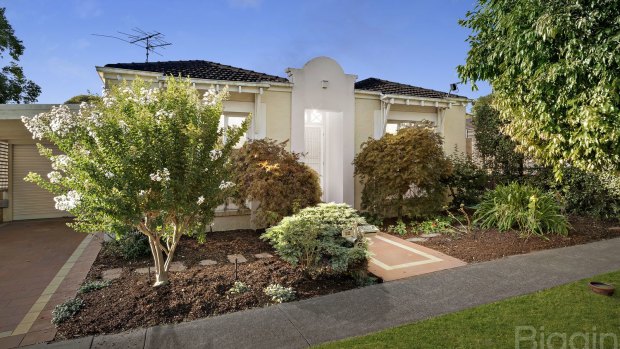 Investors spend $2.2 million on Glen Iris house they plan to knock down