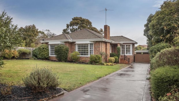 Home buyers chasing the dream pip developers to $3.34m Glen Iris auction