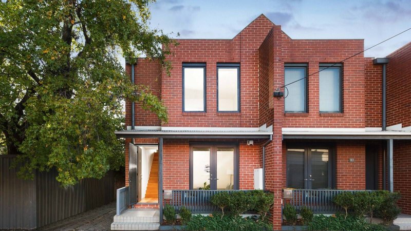 Modern Carlton North home sells for $1.615m in election day auction