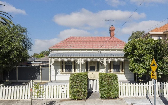 Essendon house sells for princely $1.787 million on coronation day