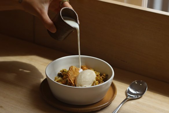 Golden turmeric roasted muesli at Leoht.