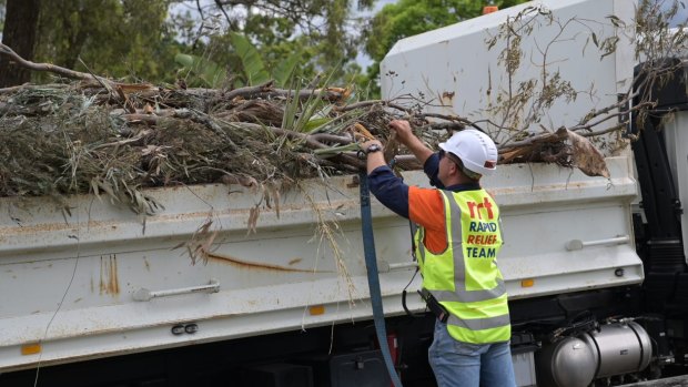 Around 32 volunteers from the Rapid Relief Team (RRT) have mobilised on the Gold Coast today to assist with the clean up from storms and wild weather over the Christmas break. 