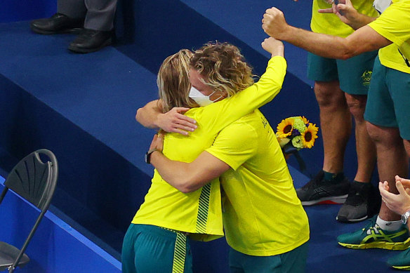 Ariarne Titmus embraces Coach Dean Boxall after the medal ceremony for the women’s 400m freestyle final on Monday.