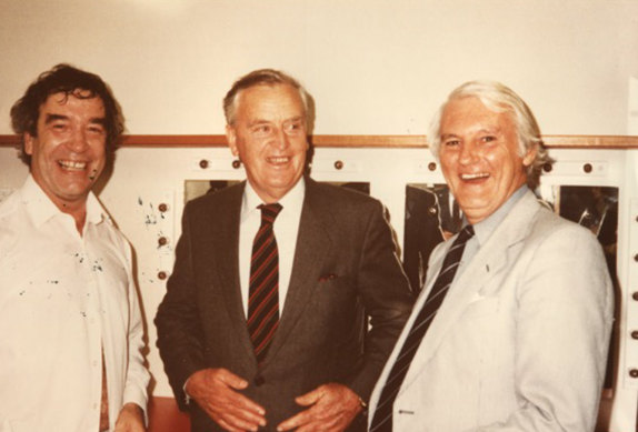 Conductor Werner Andreas Albert (left), Queensland Premier Joh Bjelke Petersen and Charles Grahame (right)