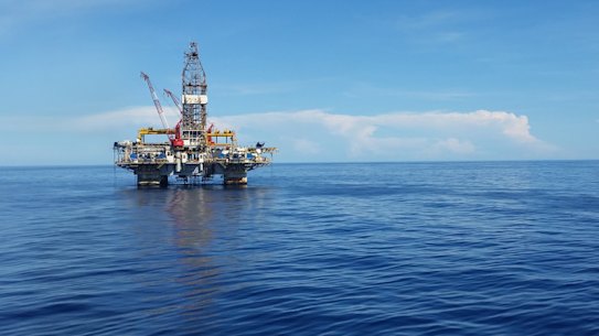 Prices for Australian cargoes of LNG in Asia have fallen from record levels after a relatively warm northern winter.