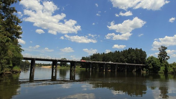 The government's plans for Windsor Bridge and its replacement have met stiff community opposition.