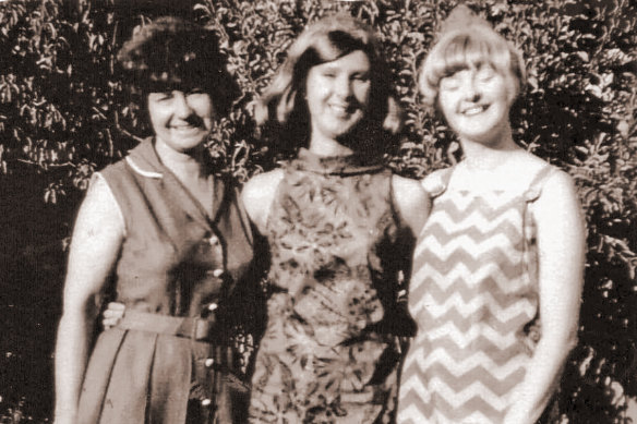 Yvonne in her then-new Carla Zampatti dress with her mother, Edie, and sister Lesley. 