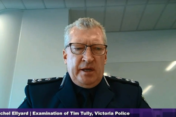 Tim Tully, Victoria Police Commander, appears at the inquiry into hotel quarantine on Friday.