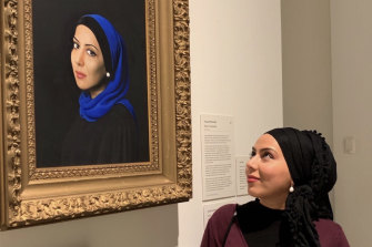 Veiszadeh with her portrait in 2019.