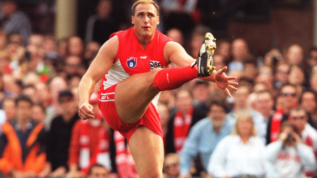 Tony Lockett kicking his 1300th goal.