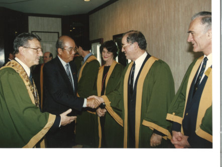 Theo Keldoulis meeting Malaysian health minister Yang Berhorm, 1994.