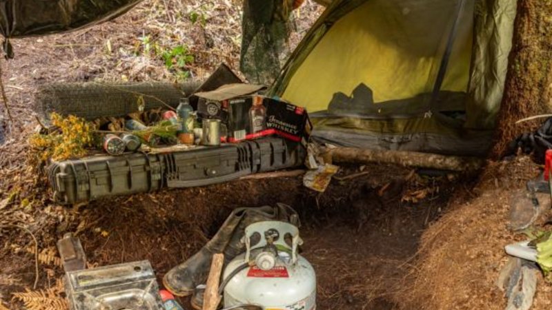 Evidence at bush camp shows fugitive father had ‘outside help’, NZ police say