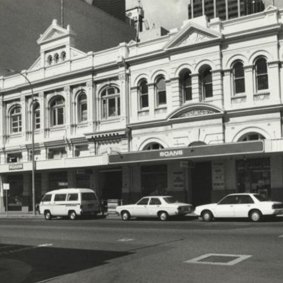 A photograph of 307-313 Murray Street taken back in 1986.