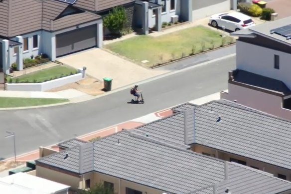 WA Police tracking an alleged drug runner by drone.