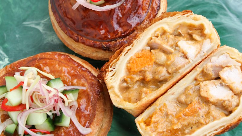 Yellow curry chicken and pumpkin pies
